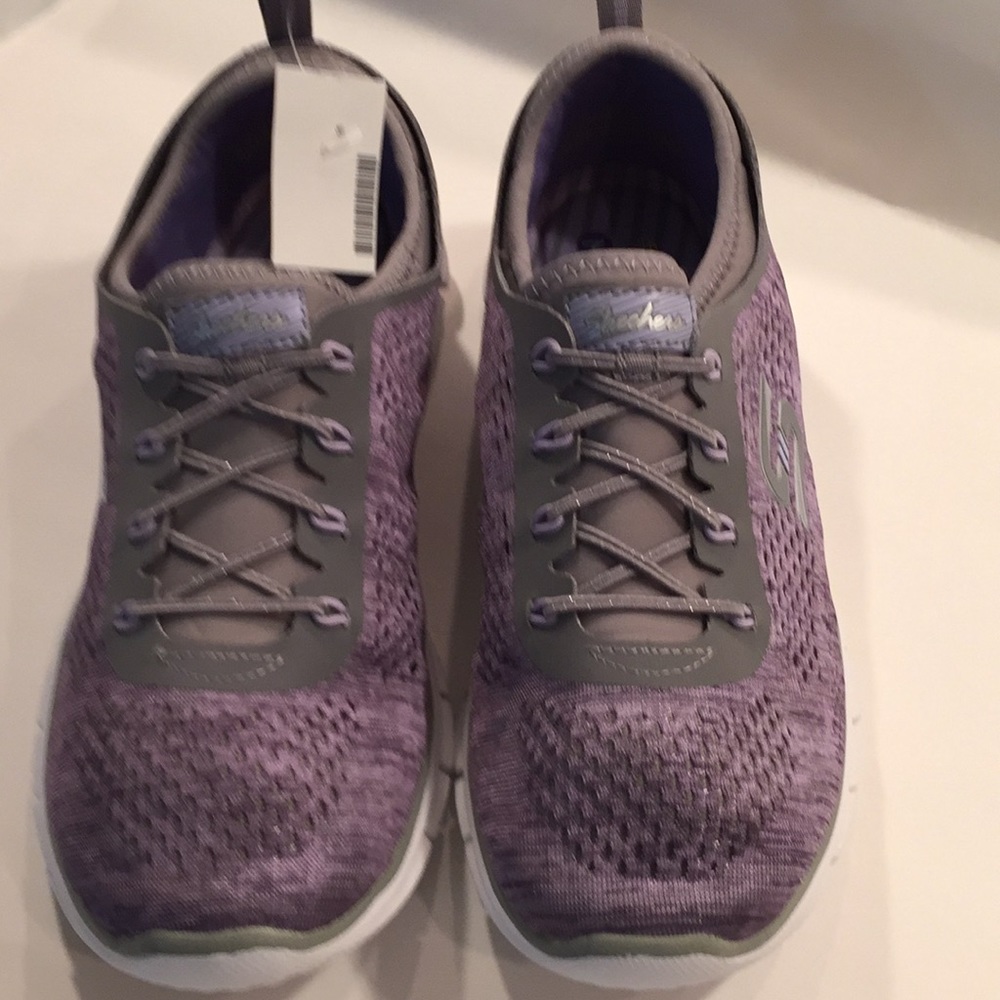 New Skechers memory foam sneakers size 7.5